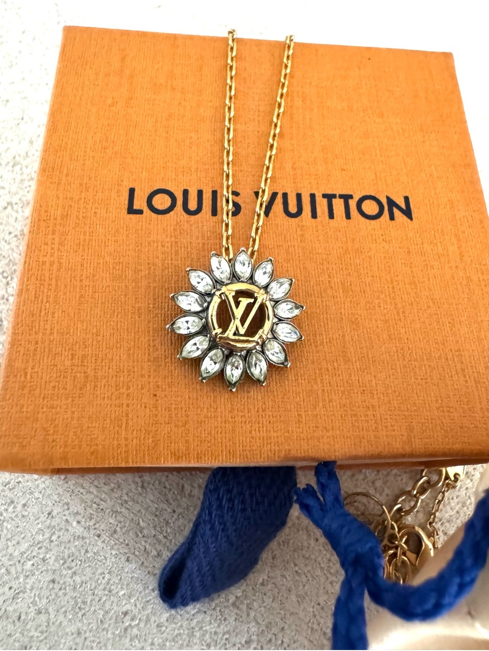 LOUIS VUITTON LV Starlight Crystal Flower Necklace M80262 Full Set